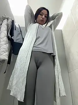 Snapshot of _MiaQueen_ chatting on March 3, 11:35 pm  MiaQueen  online show from March 3, 11:35 pm