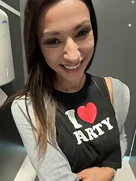 Snapshot of _MiaQueen_ chatting on September 12, 11:04 pm  MiaQueen  online show from September 12, 11:04 pm