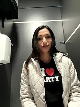 Snapshot of _MiaQueen_ chatting on October 6, 9:45 pm  MiaQueen  online show from October 6, 9:45 pm