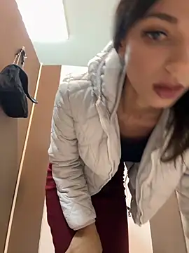 Snapshot of _MiaQueen_ chatting on October 31, 9:49 pm  MiaQueen  online show from October 31, 9:49 pm