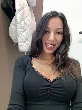 Snapshot of _MiaQueen_ chatting on November 18, 10:03 pm MiaQueen online show from November 18, 10:03 pm