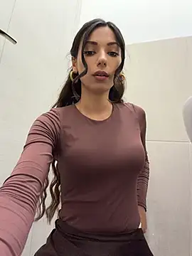 Snapshot of _MiaQueen_ chatting on July 9, 10:14 pm MiaQueen online show from July 9, 10:14 pm