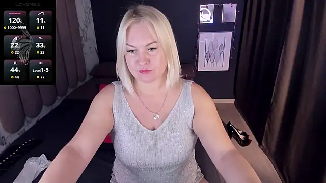 Snapshot of YolandaKiss chatting on October 23, 4:45 am YolandaKiss online show from October 23, 4:45 am