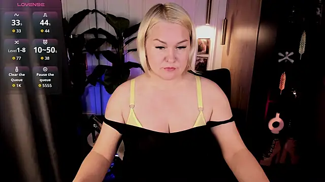 YolandaKiss online show from July 11, 8:33 pm