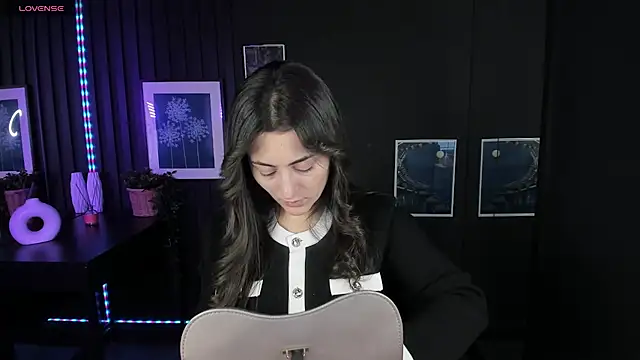 KylieMellow online show from February 5, 5:20 am