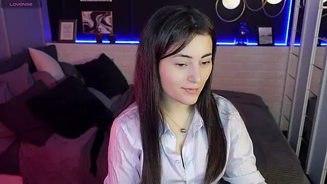 KylieMellow online show from February 28, 5:48 am