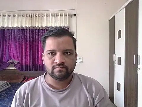 Snapshot of dhruv_love chatting on December 4, 4:11 am dhruv love online show from December 4, 4:11 am