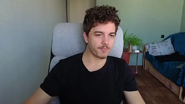 Snapshot of Remy_Miles chatting on October 26, 7:03 am Remy Miles online show from October 26, 7:03 am