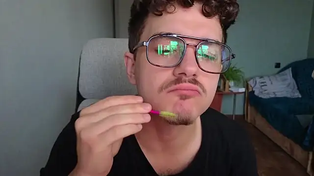 Snapshot of Remy_Miles chatting on October 27, 7:12 am Remy Miles online show from October 27, 7:12 am