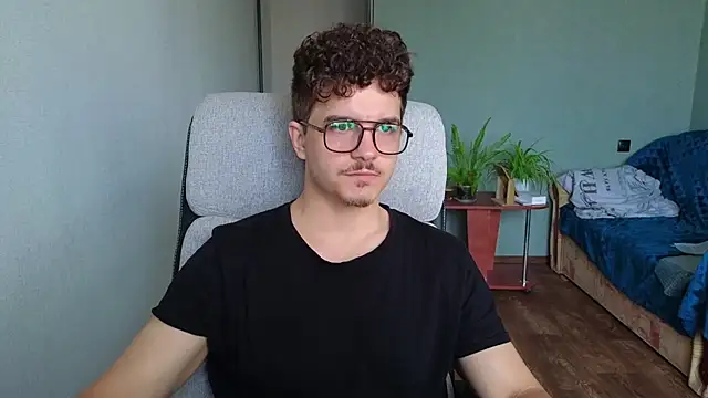 Snapshot of Remy_Miles chatting on October 28, 7:12 am Remy Miles online show from October 28, 7:12 am