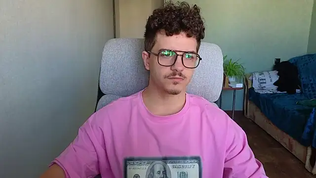 Snapshot of Remy_Miles chatting on October 30, 6:59 am Remy Miles online show from October 30, 6:59 am