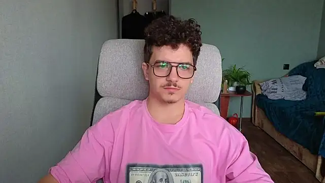 Snapshot of Remy_Miles chatting on November 7, 8:25 am Remy Miles online show from November 7, 8:25 am