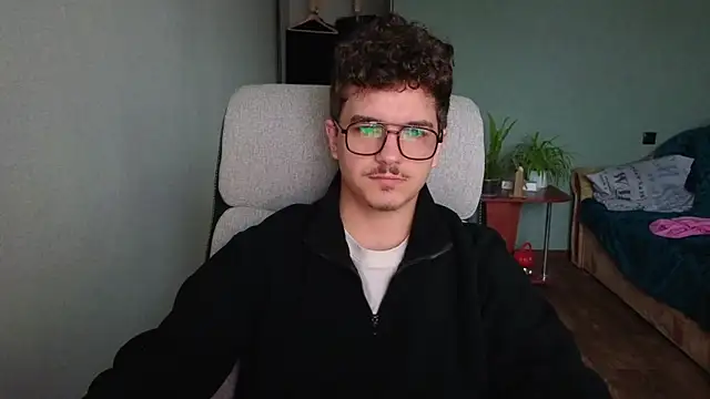 Snapshot of Remy_Miles chatting on November 9, 6:12 am Remy Miles online show from November 9, 6:12 am