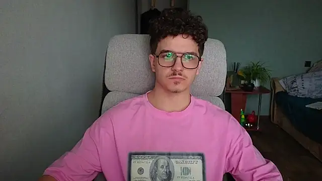 Snapshot of Remy_Miles chatting on November 16, 12:44 pm Remy Miles online show from November 16, 12:44 pm