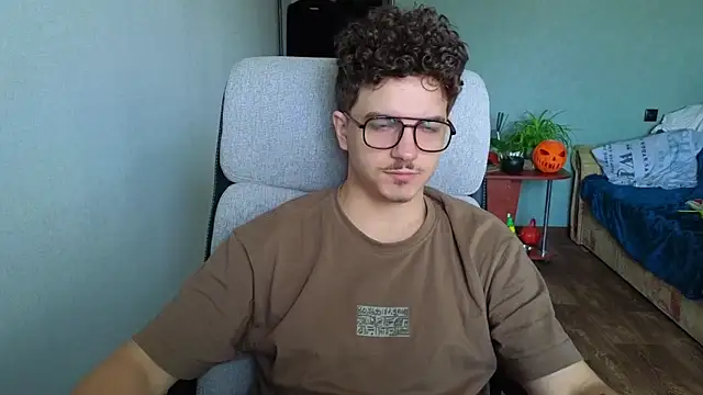 Snapshot of Remy_Miles chatting on November 18, 9:58 am Remy Miles online show from November 18, 9:58 am