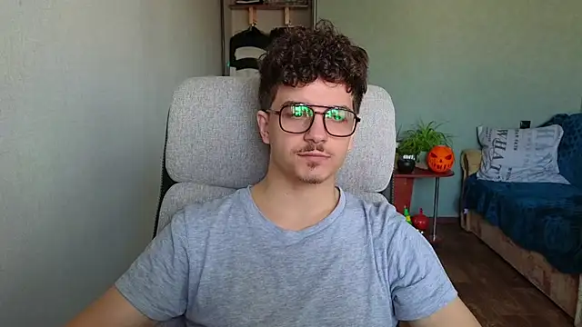 Snapshot of Remy_Miles chatting on November 21, 10:58 am Remy Miles online show from November 21, 10:58 am