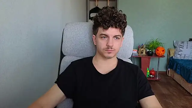 Snapshot of Remy_Miles chatting on November 22, 8:46 am Remy Miles online show from November 22, 8:46 am