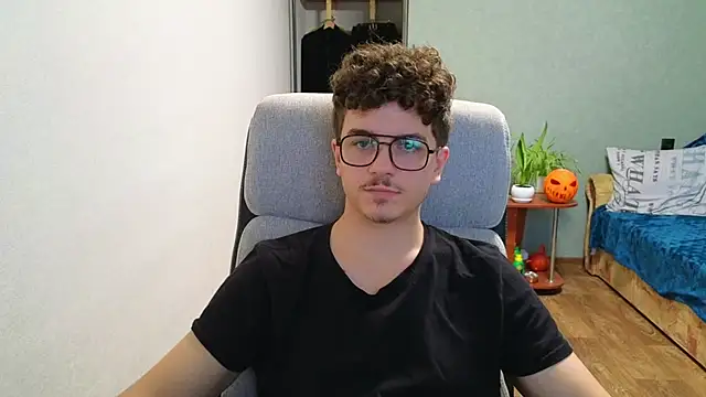 Snapshot of Remy_Miles chatting on November 23, 1:33 pm Remy Miles online show from November 23, 1:33 pm