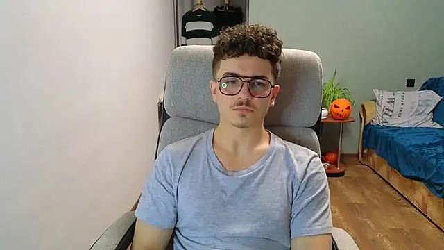 Snapshot of Remy_Miles chatting on November 27, 2:08 pm Remy Miles online show from November 27, 2:08 pm