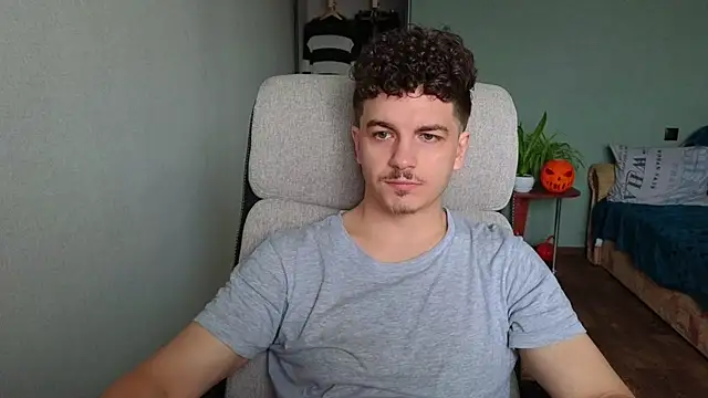 Snapshot of Remy_Miles chatting on November 28, 10:07 am Remy Miles online show from November 28, 10:07 am