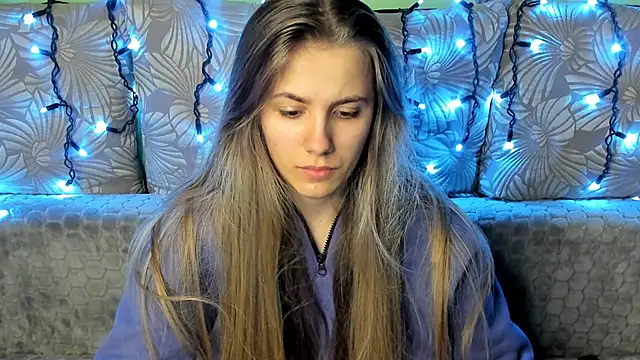 MaggieCake online show from December 10, 12:39 am