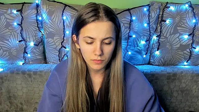 MaggieCake online show from December 11, 1:05 am