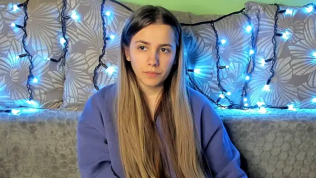 MaggieCake online show from December 15, 3:45 am