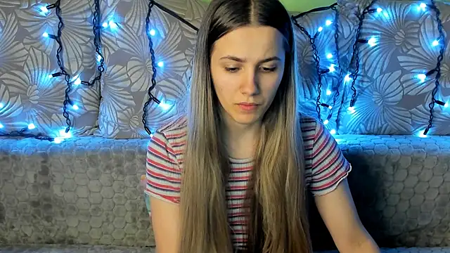 MaggieCake online show from December 25, 1:10 am