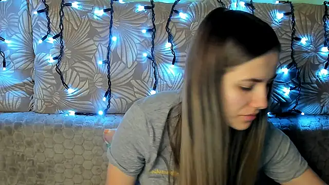 MaggieCake online show from March 2, 5:44 am