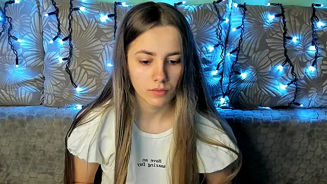 MaggieCake online show from March 4, 3:44 am