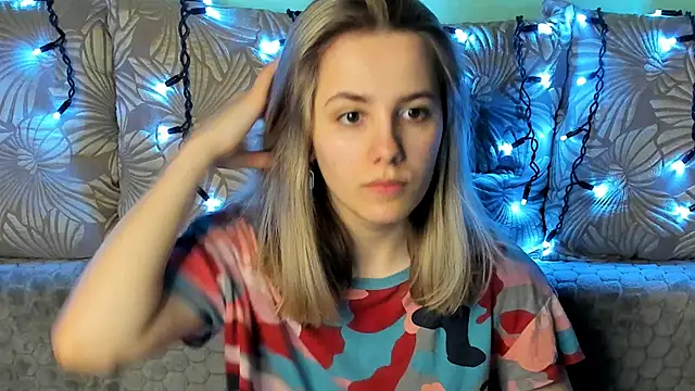 MaggieCake online show from March 8, 1:06 am