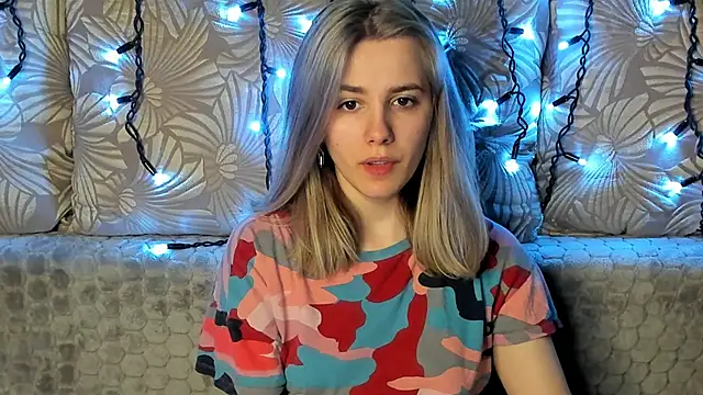 MaggieCake online show from March 8, 4:12 am