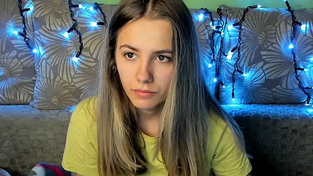 MaggieCake online show from November 4, 4:00 am