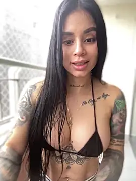 Snapshot of LaraHenao chatting on January 10, 12:58 pm LaraHenao online show from January 10, 12:58 pm