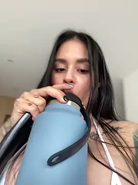 Snapshot of LaraHenao chatting on January 30, 12:59 pm LaraHenao online show from January 30, 12:59 pm