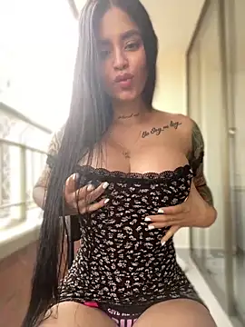 Snapshot of LaraHenao chatting on February 17, 1:21 pm LaraHenao online show from February 17, 1:21 pm