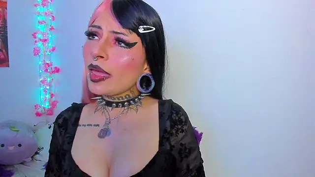 Snapshot of Rainnbow_ chatting on November 24, 4:23 am Rainnbow online show from November 24, 4:23 am