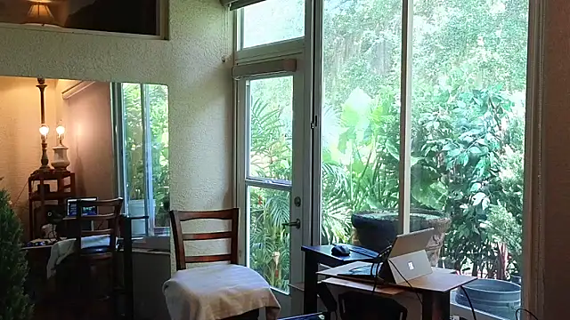 Snapshot of eliberator1777 chatting on June 18, 3:05 pm eliberator1777 online show from June 18, 3:05 pm