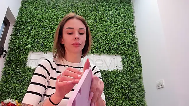 realhotfallingdevil online show from April 23, 4:46 am