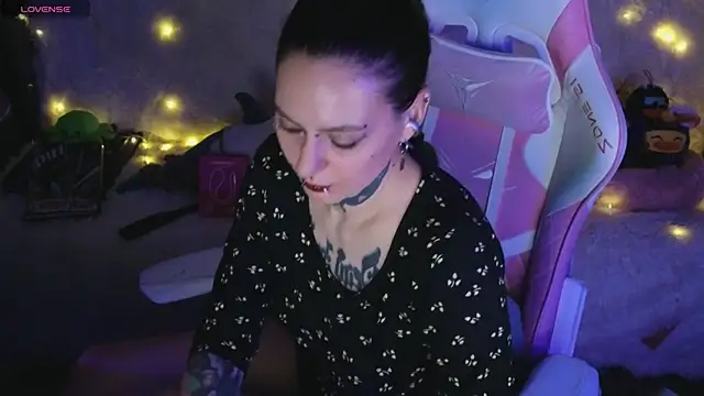 Snapshot of Ginger_Stay chatting on April 27, 9:46 pm Ginger Stay online show from April 27, 9:46 pm