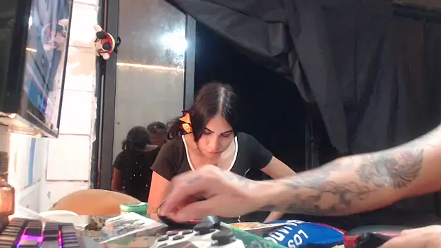 Snapshot of dounolimist777 chatting on December 14, 2:17 am dounolimist777 online show from December 14, 2:17 am