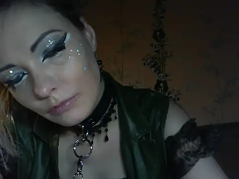 WildMissNiks online show from April 15, 7:04 am