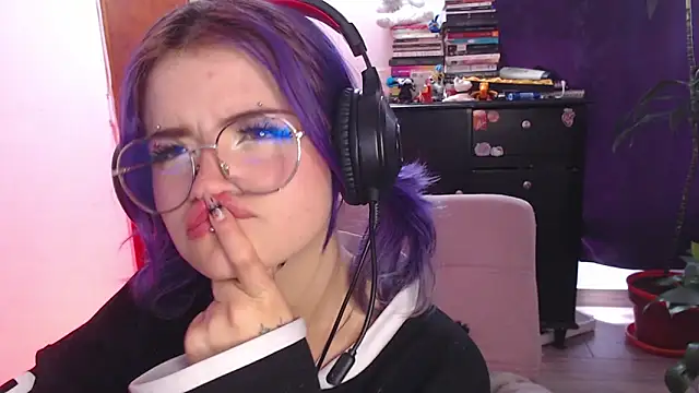 Snapshot of Raventh_ chatting on September 12, 3:45 pm Raventh online show from September 12, 3:45 pm