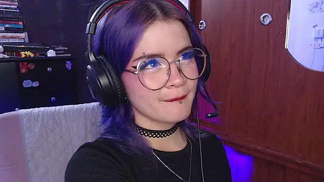 Snapshot of Raventh_ chatting on September 19, 1:56 pm Raventh online show from September 19, 1:56 pm