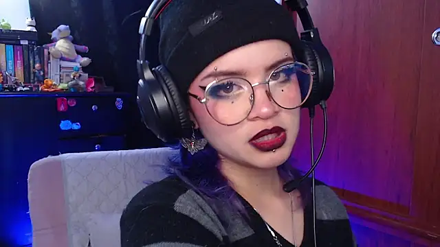 Snapshot of Raventh_ chatting on October 4, 1:58 am Raventh online show from October 4, 1:58 am