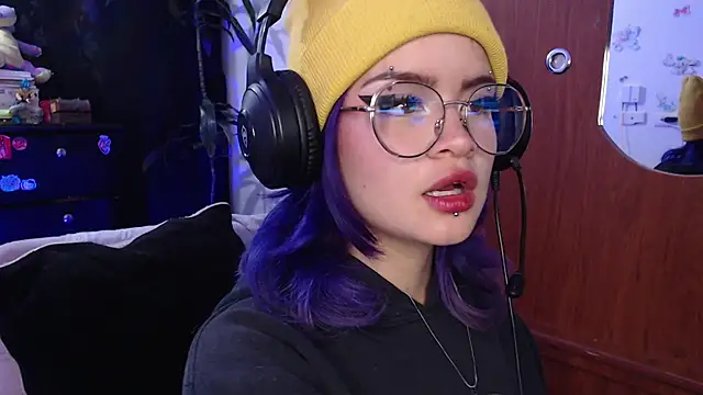 Snapshot of Raventh_ chatting on October 5, 5:06 am Raventh online show from October 5, 5:06 am