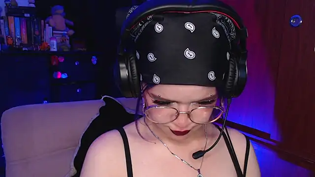 Snapshot of Raventh_ chatting on October 11, 12:43 am Raventh online show from October 11, 12:43 am