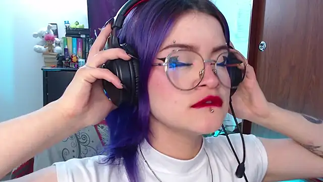 Snapshot of Raventh_ chatting on October 22, 11:43 am Raventh online show from October 22, 11:43 am