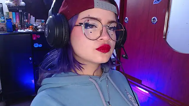 Snapshot of Raventh_ chatting on November 4, 11:42 am Raventh online show from November 4, 11:42 am