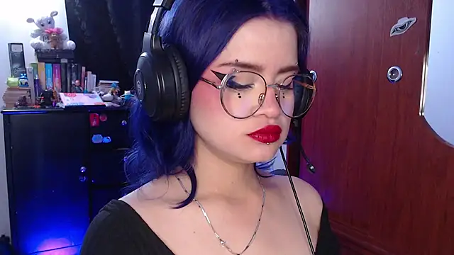 Snapshot of Raventh_ chatting on November 6, 12:28 pm Raventh online show from November 6, 12:28 pm